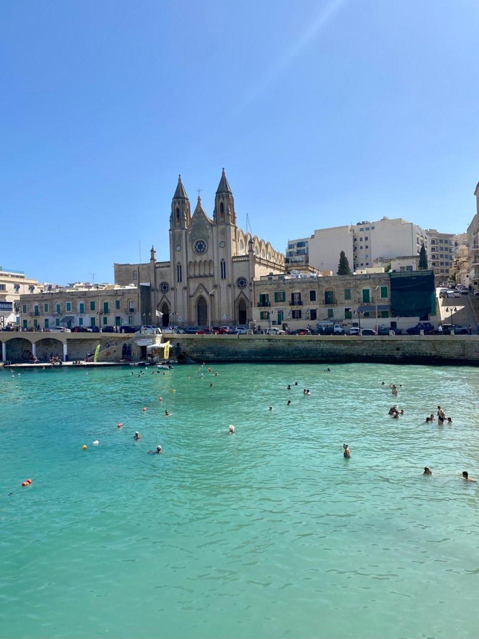 Malta Crown Guesthouse سانت جوليان المظهر الخارجي الصورة
