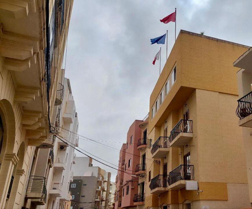 Malta Crown Guesthouse سانت جوليان المظهر الخارجي الصورة