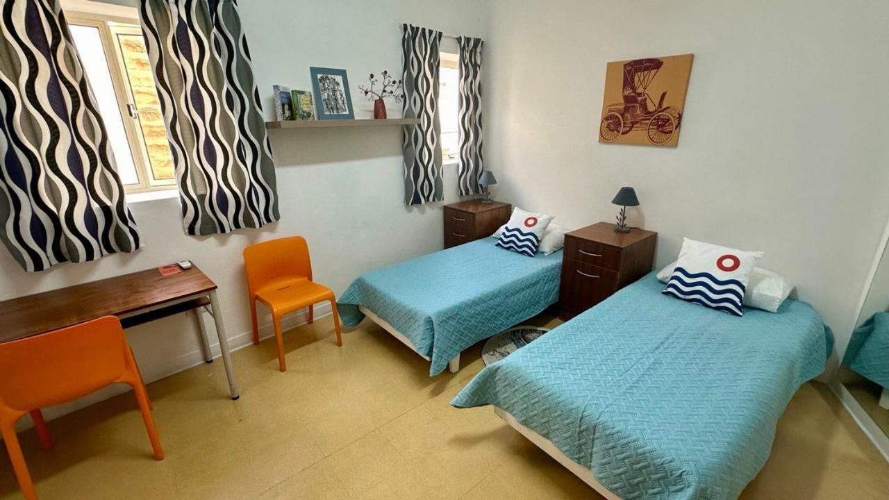 Malta Crown Guesthouse سانت جوليان المظهر الخارجي الصورة